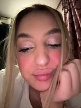 Marisaaasss 网络视讯表演