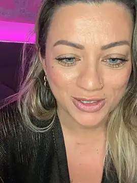 Chat XXX en directo de NinaRicci1518