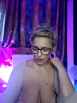 BellaBellaHotのライブXXXチャット