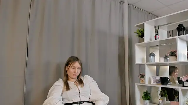 FlorineWarschaw Adlı Modelin Canlı XXX Sohbeti