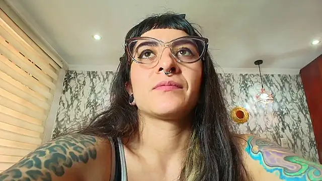 Naughty_Kittenm 라이브 XXX 채팅