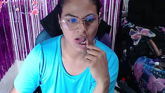 SweetAlmaa Adlı Modelin Canlı XXX Sohbeti