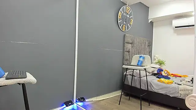 XXX chat uživo modela emilio_brandon