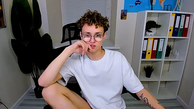 NathanCurl Adlı Modelin Canlı XXX Sohbeti