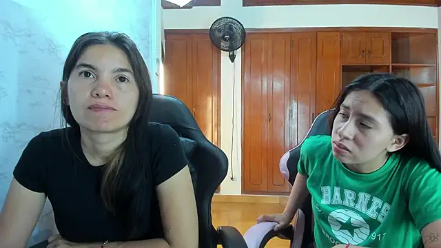 Sofy_and_Mia 라이브 XXX 채팅