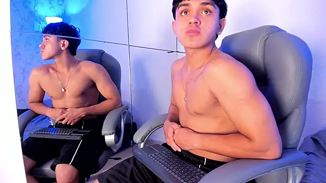 _TaylorBlack Chat XXX in diretta