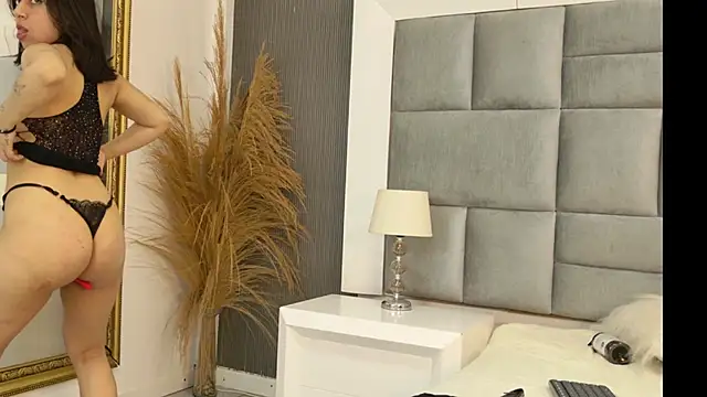 MiahSantini Chat XXX live