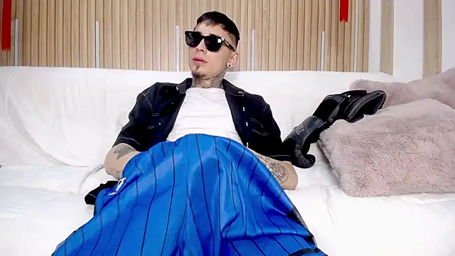 Pokazy przed kamerką – Max_Hader