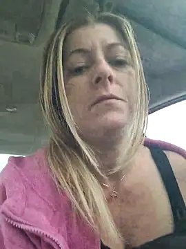 NikkiBlisss webkamerás műsora