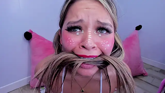 Chatroom XXX en direct de miss__evolet