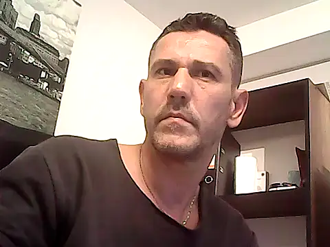 mastercharisma35のライブXXXチャット