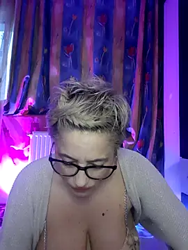 Chatroom XXX en direct de BellaBellaHot