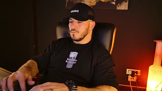 AngeloEric Chat XXX in diretta