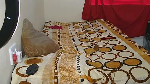 slut-Nana Adlı Modelin Canlı XXX Sohbeti