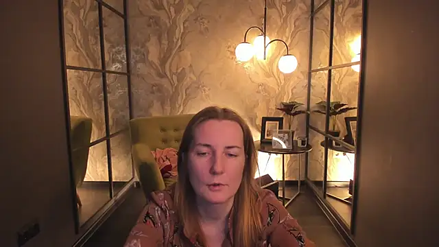 دردشة MeggySun الجنسية المباشرة