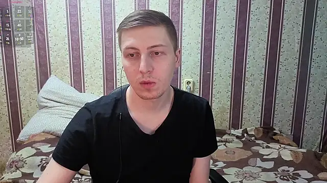 darienlarge Show in webcam