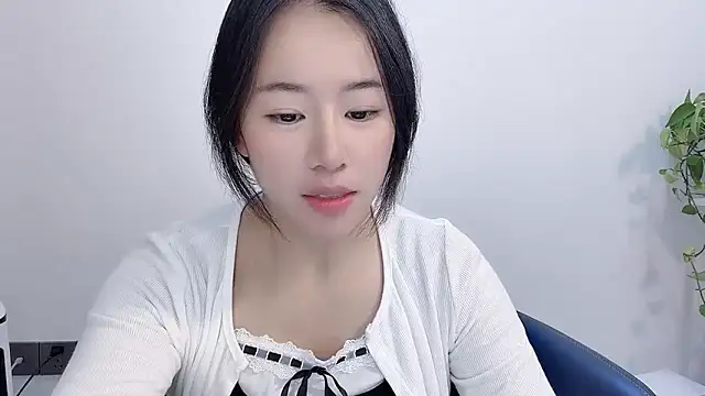 chloe-01's Live XXX Chat