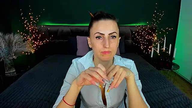 Rebecca_Diamond Chat XXX in diretta