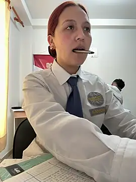 Emily-7_ Chat XXX in diretta