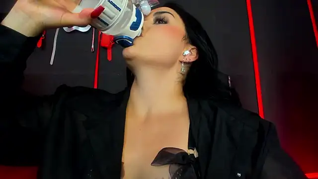 Chatroom XXX en direct de CharlotteScotte