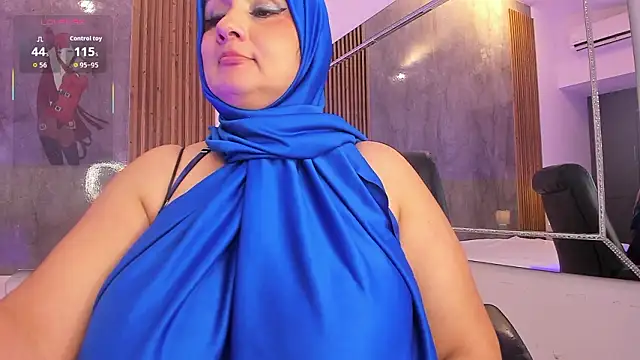 Chatroom XXX en direct de HijabiMilf