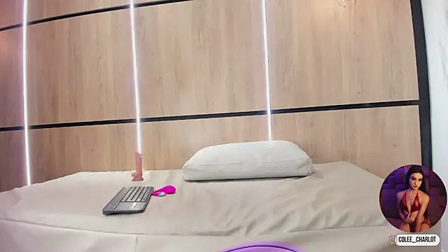 Chatroom XXX en direct de charlotte_colee