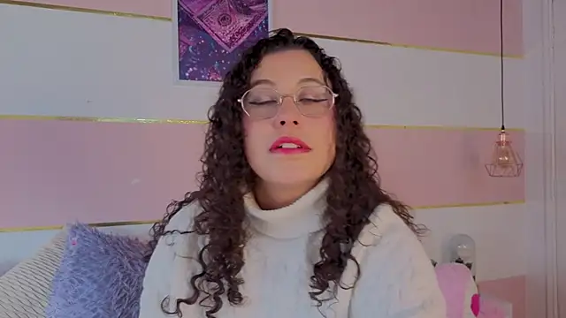 Charlotte__Miller Adlı Modelin Canlı XXX Sohbeti