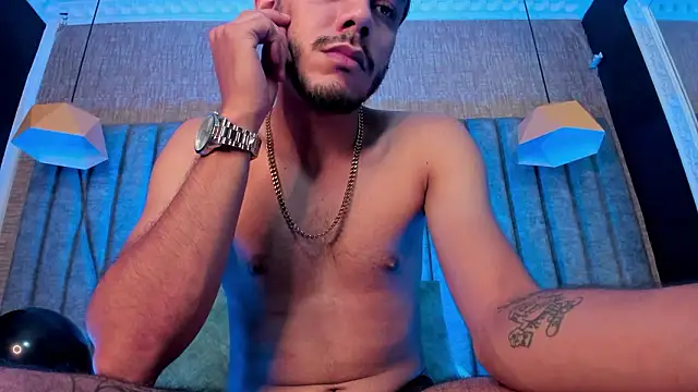 Boss_Domiinator Show in webcam