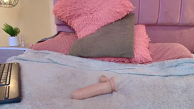 Celestee15_: онлайн-секс-чат