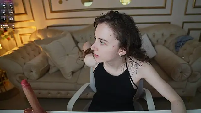 Orly_flame: διαδικτυακό σόου στην κάμερα