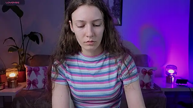 Chatroom XXX en direct de VioletaBloom