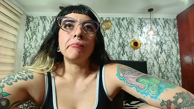 Naughty_Kittenm Chat XXX live