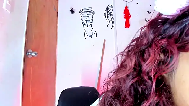 Emily_Coper18: онлайн-секс-чат