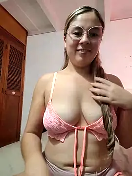 selena_gomez2 live XXX chat