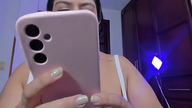 iris_torrez_ Chat XXX live