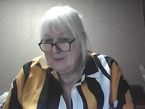 Alexia64231: онлайн-секс-чат