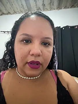 Bigostosa Chat XXX live