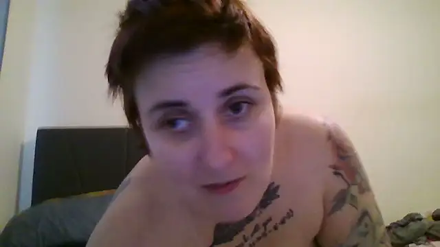 Tiara_XOX élő XXX-chatje