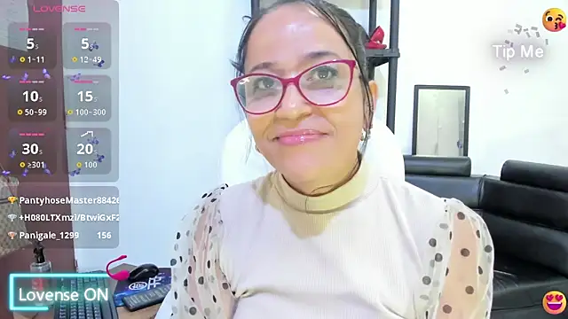 Chat +18 de ChanelNylon ao vivo