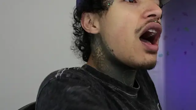 XXX chat uživo modela trieone