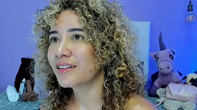 Charlotte11-11 Adlı Modelin Canlı XXX Sohbeti