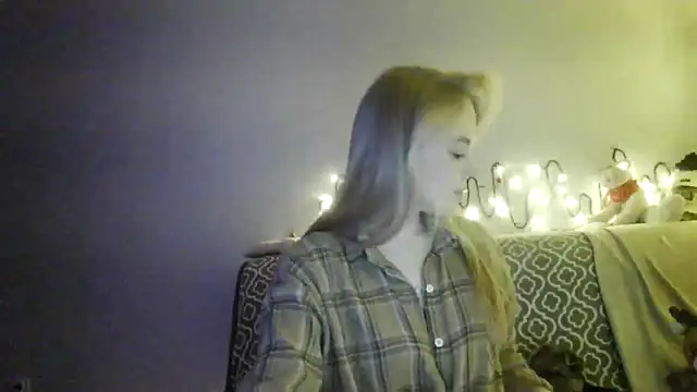 LunaPeony Adlı Modelin Canlı XXX Sohbeti