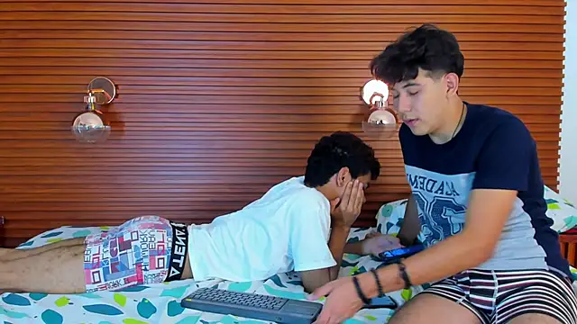 PeakkTwiins Live XXX Chat