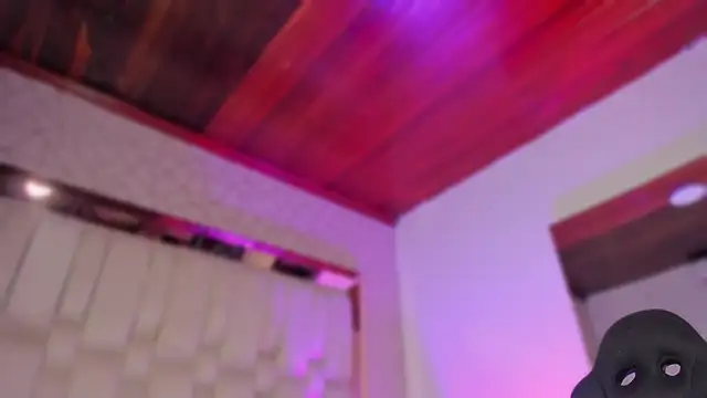 Emmily_Savage Chat XXX in diretta