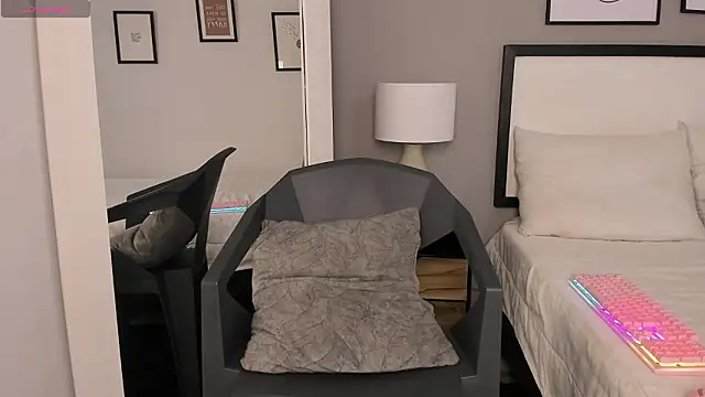 Онлайн чат XXX QueenRose___