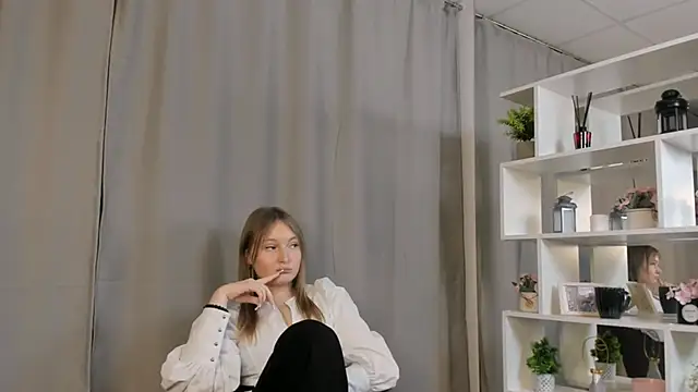 Chat +18 de FlorineWarschaw ao vivo