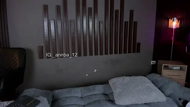 annie_barozzi: онлайн-секс-чат