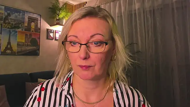 Pokazy przed kamerką – vanessa_chat