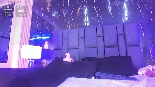 BustyGlow élő XXX-chatje