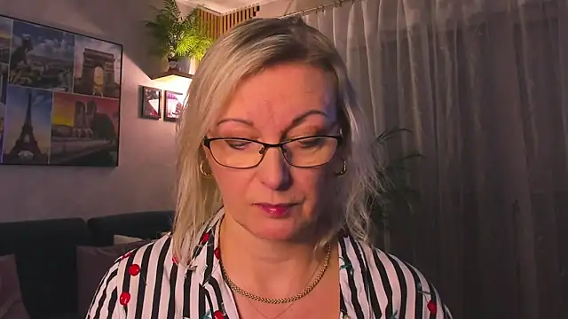 vanessa_chat Show in webcam